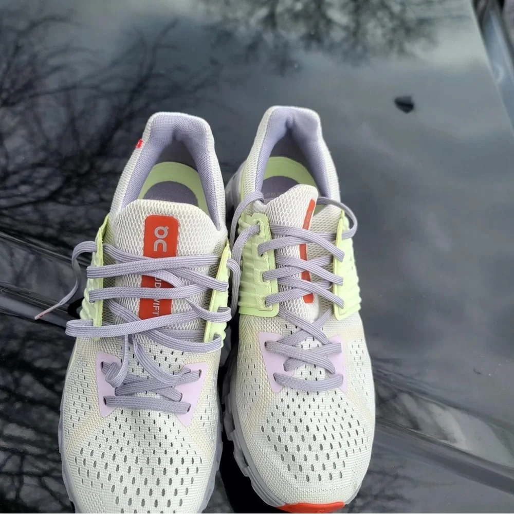 On Running Athletic Shoes White and Green CloudTec - Picture 6 of 6